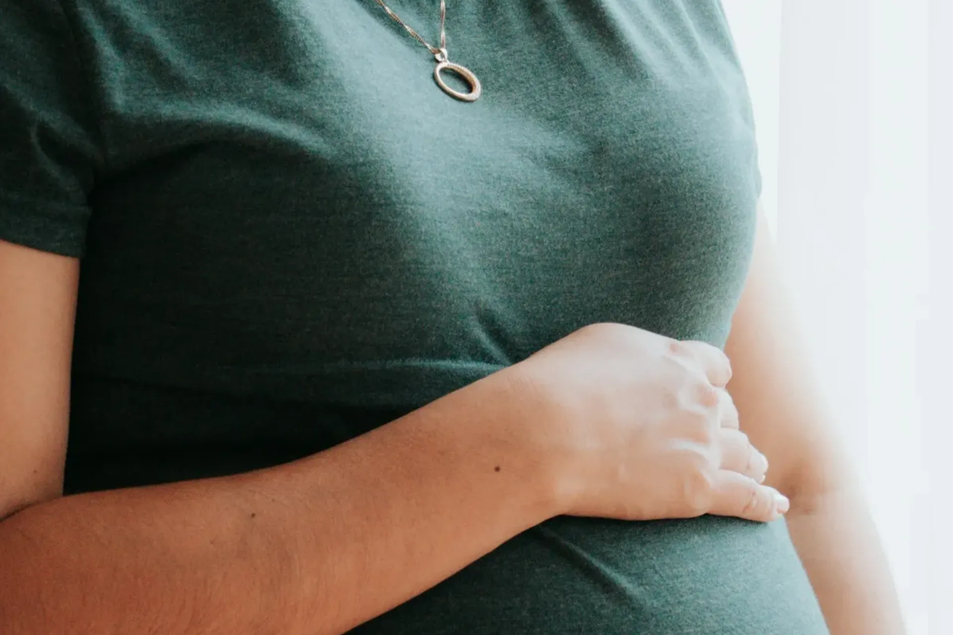 Lin — Maternity at Home — portraits project cover